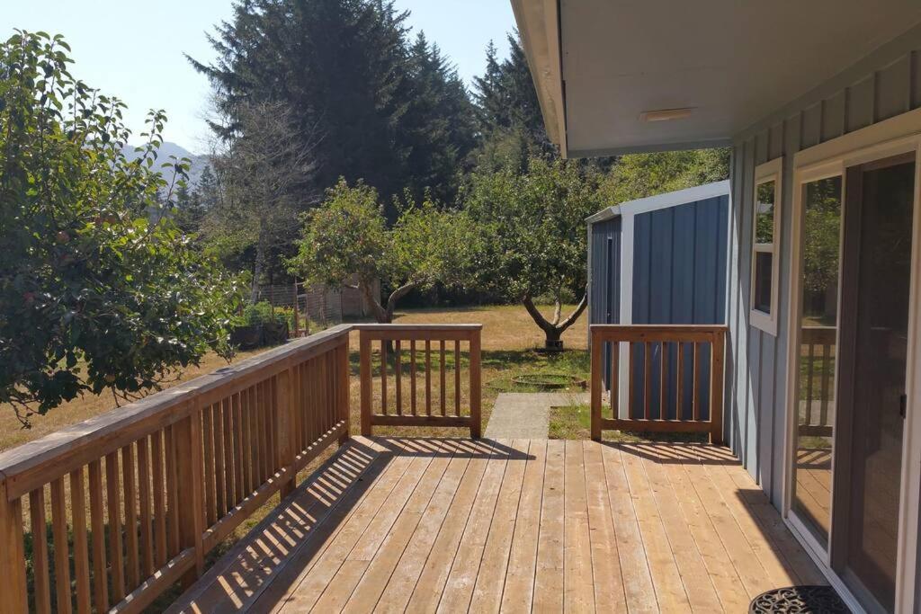 Coastal Charm: Sw Oregon Home On 2+ Quiet Acres Carpenterville Bagian luar foto