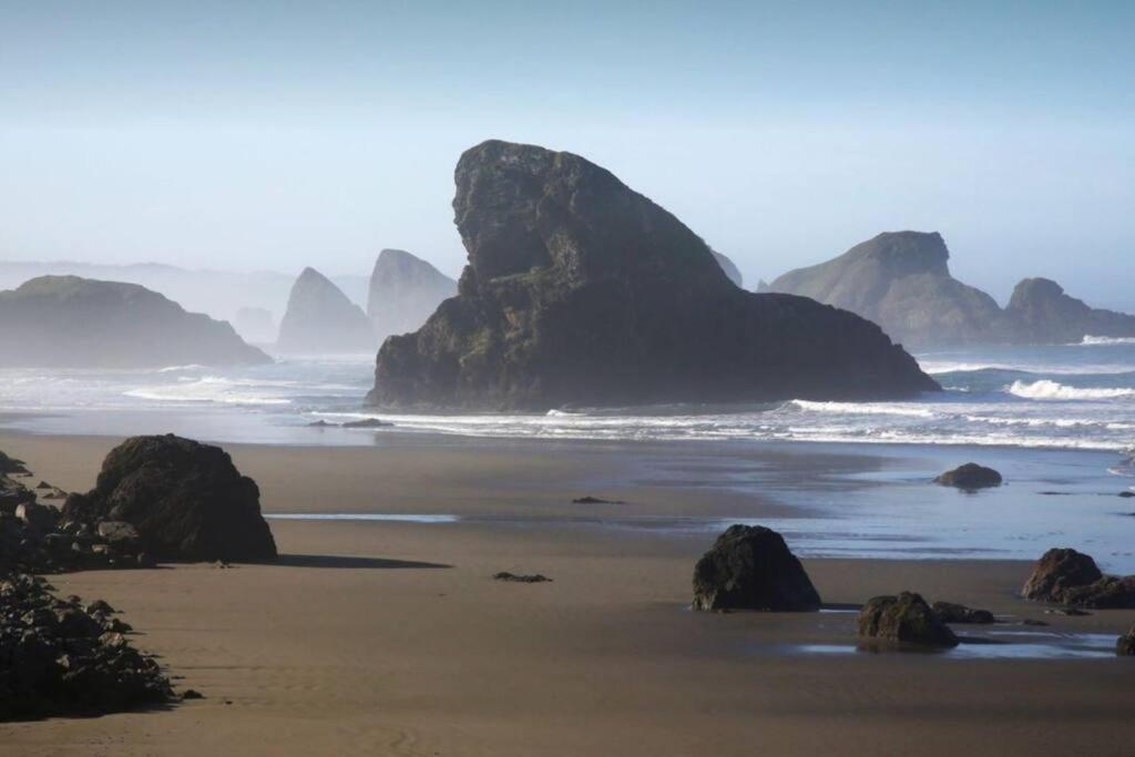 Coastal Charm: Sw Oregon Home On 2+ Quiet Acres Carpenterville Bagian luar foto