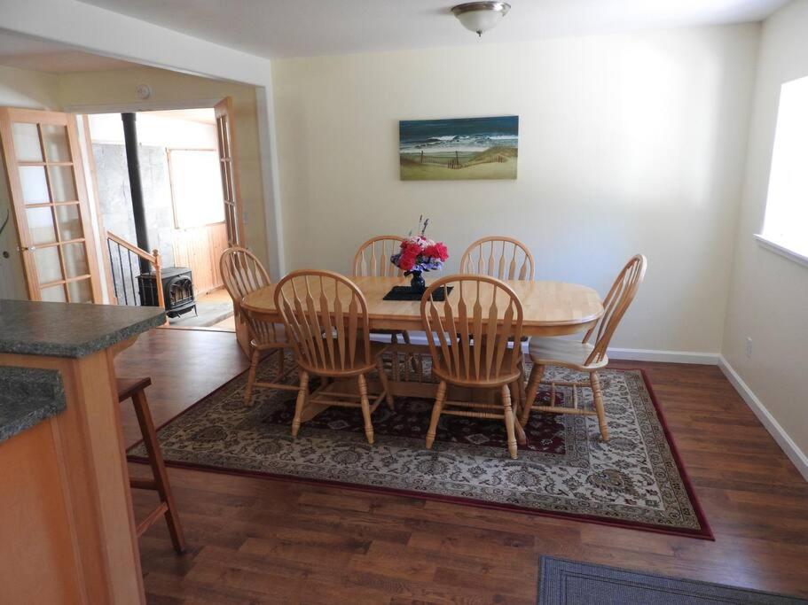 Coastal Charm: Sw Oregon Home On 2+ Quiet Acres Carpenterville Bagian luar foto