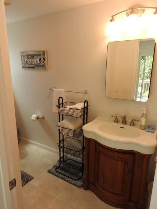 Coastal Charm: Sw Oregon Home On 2+ Quiet Acres Carpenterville Bagian luar foto