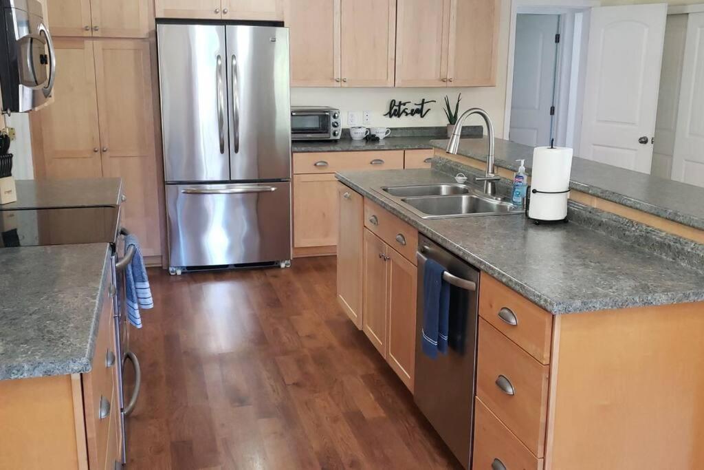 Coastal Charm: Sw Oregon Home On 2+ Quiet Acres Carpenterville Bagian luar foto